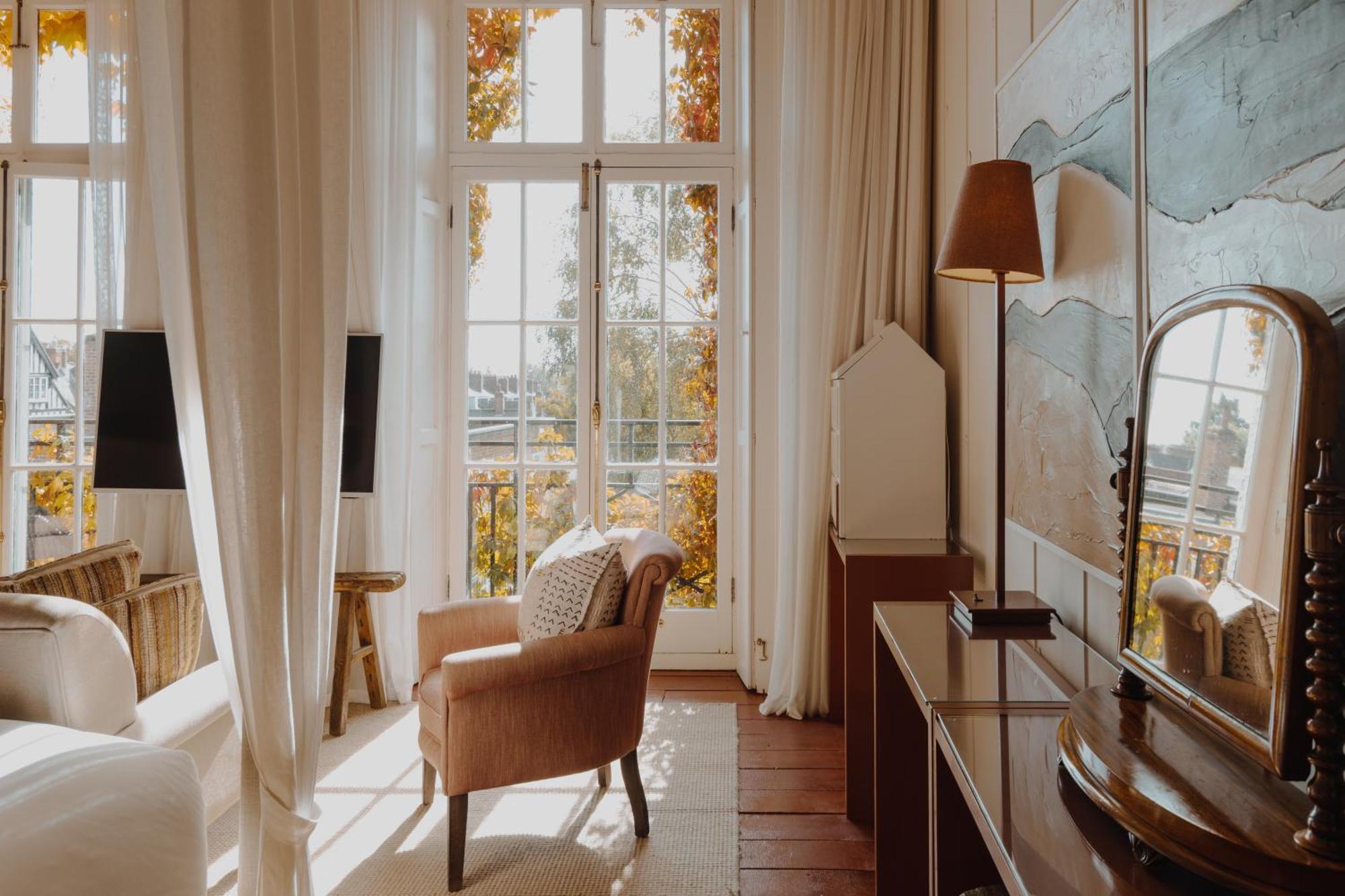 No 1 By Guesthouse, 4*